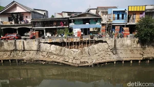 Jalan Ambles di Pulogadung Viral, Pramono Anung Perintahkan Penanganan Darurat
