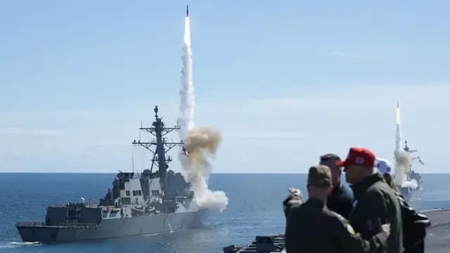AS Balas Serangan Iran, Ledakan Mengguncang Selat Hormuz di Tengah Gencatan Senjata
