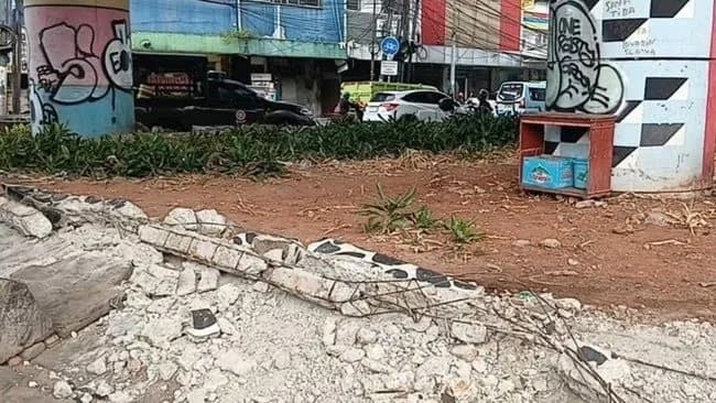 Polisi Ringkus Pencuri Pagar Taman Kampung Melayu Saat Santap Makan di Warteg