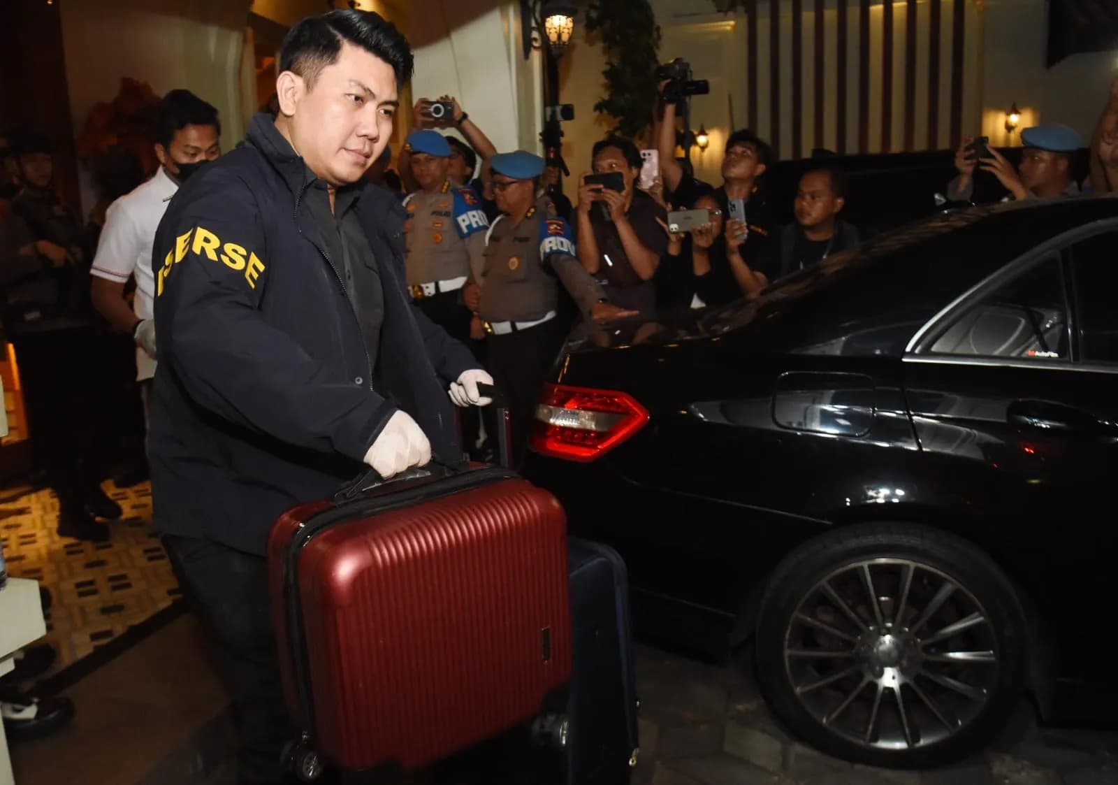 Brangkas, Dolar, 74 Kg Emas Terbongkar, Siapa Otak Megakorupsi Energi?