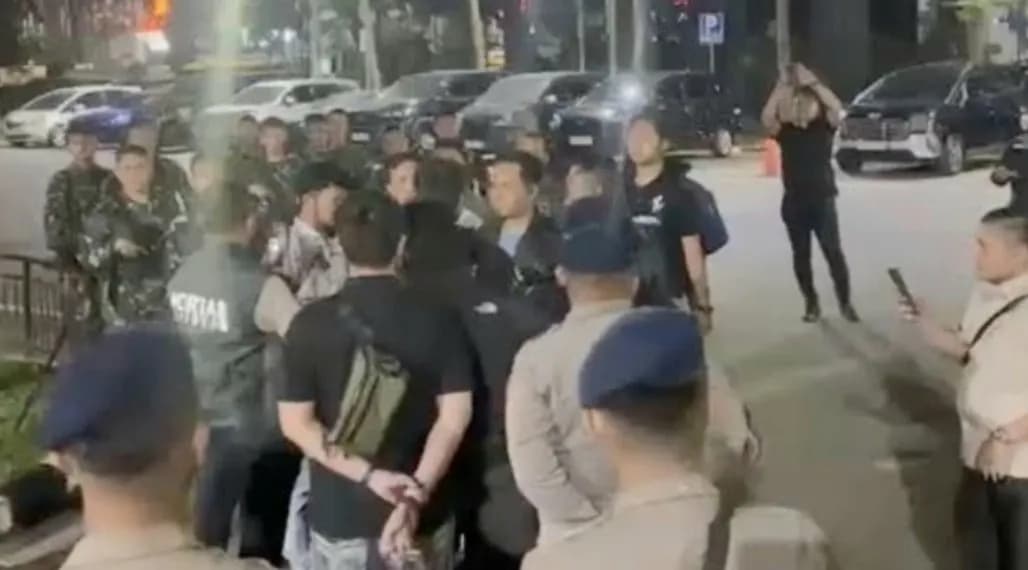 Pagi Tadi Puluhan Pria Berbaju Loreng Datangi Polda Metro Jaya, Terkait Kasus Korupsi