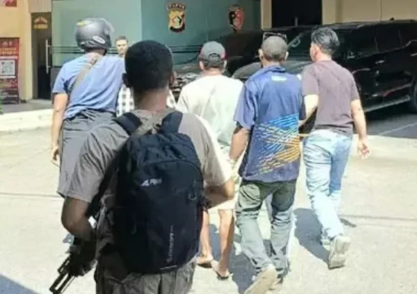 Satgas Bongkar Jaringan Pemasok Senjata KKB, Lima Tersangka Dibekuk di Jayapura