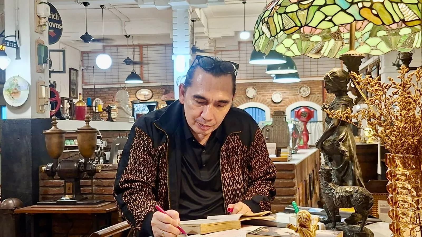 Azmi Syahputra: Jampidsus di Pusaran Penyidikan, Hukum Membaca Bukti Bukan Orasi