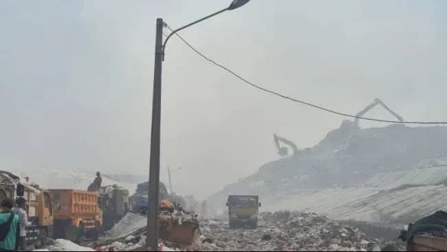 Api di TPA Jatiwaringin Berhasil Dipadamkan, Warga Kembali ke Rumah