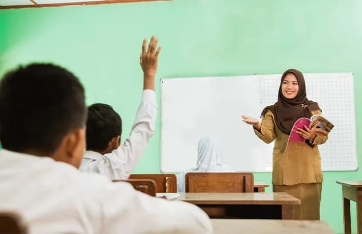 PDIP Desak Pemerintah Benahi Kesejahteraan Guru, Peringatkan Krisis Tenaga Pendidik