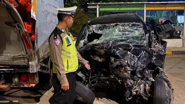 Satu Keluarga Tewas di Tol Lampung, Avanza Ringsek Usai Tabrak Belakang Truk Tronton