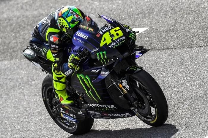 Valentino Rossi Kembali Tunggangi Yamaha YZR-M1, Momen Emosional Sang Legenda