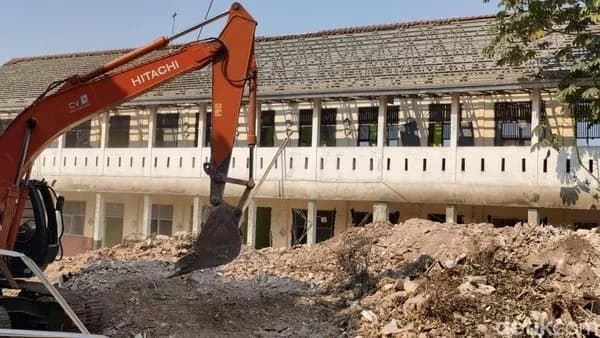 Pembongkaran SDN Pocin 1 Tuai Protes, Warga Soroti Proyek Rumah Kreatif Rp15,7 Miliar