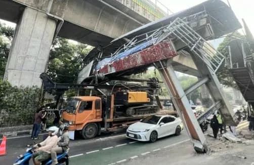 JPO Tendean Nyaris Roboh Ditabrak Truk, Bina Marga Putuskan Bongkar Total