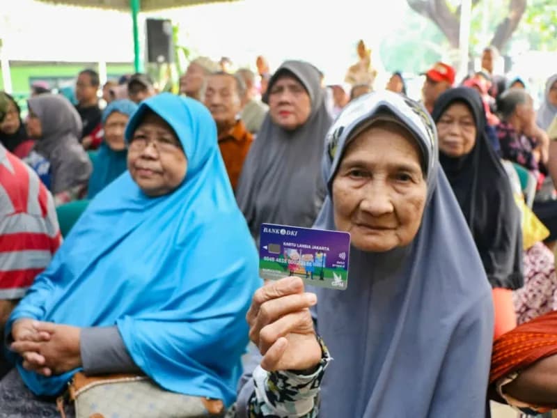 168 Ribu Lansia Jakarta Nikmati Kartu Lansia, Naik MRT hingga TransJakarta Gratis