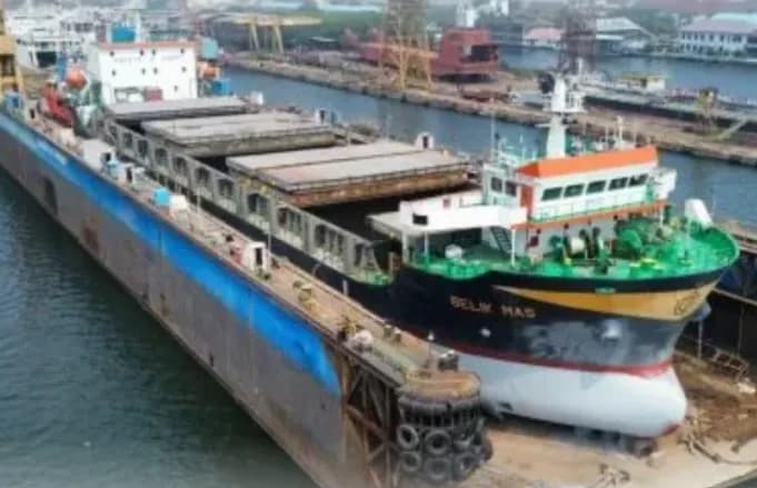 PT Dok dan Perkapalan Surabaya Pailit, Danantara Ambil Alih Aset untuk Dilebur ke PT PAL