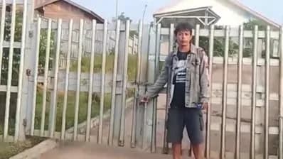 Honorer Gembok Gerbang SMP karena Gaji 7 Bulan Tak Dibayar