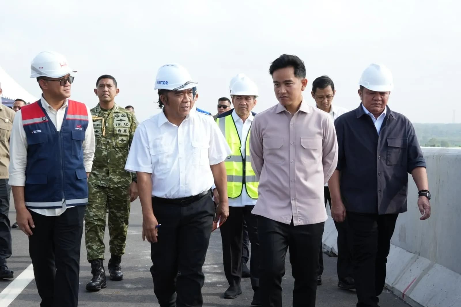 Wapres Gibran Tinjau Tol Palembang–Betung dan Betung–Tempino–Jambi, Dorong Percepatan JTTS