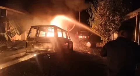 Bongkar Muat BBM Picu Kebakaran Hebat di Polman, Mobil Tangki Modifikasi dan Dua Rumah Hangus