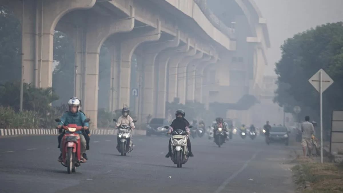 Kabut Asap Karhutla Mulai Selimuti Jakarta, Jarak Pandang di Cengkareng Turun hingga 300 Meter