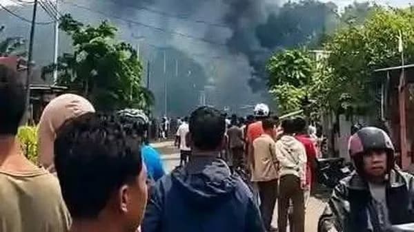Bentrok Berdarah di Adonara Pecah, 3 Tewas, 20 Rumah Ludes Terbakar