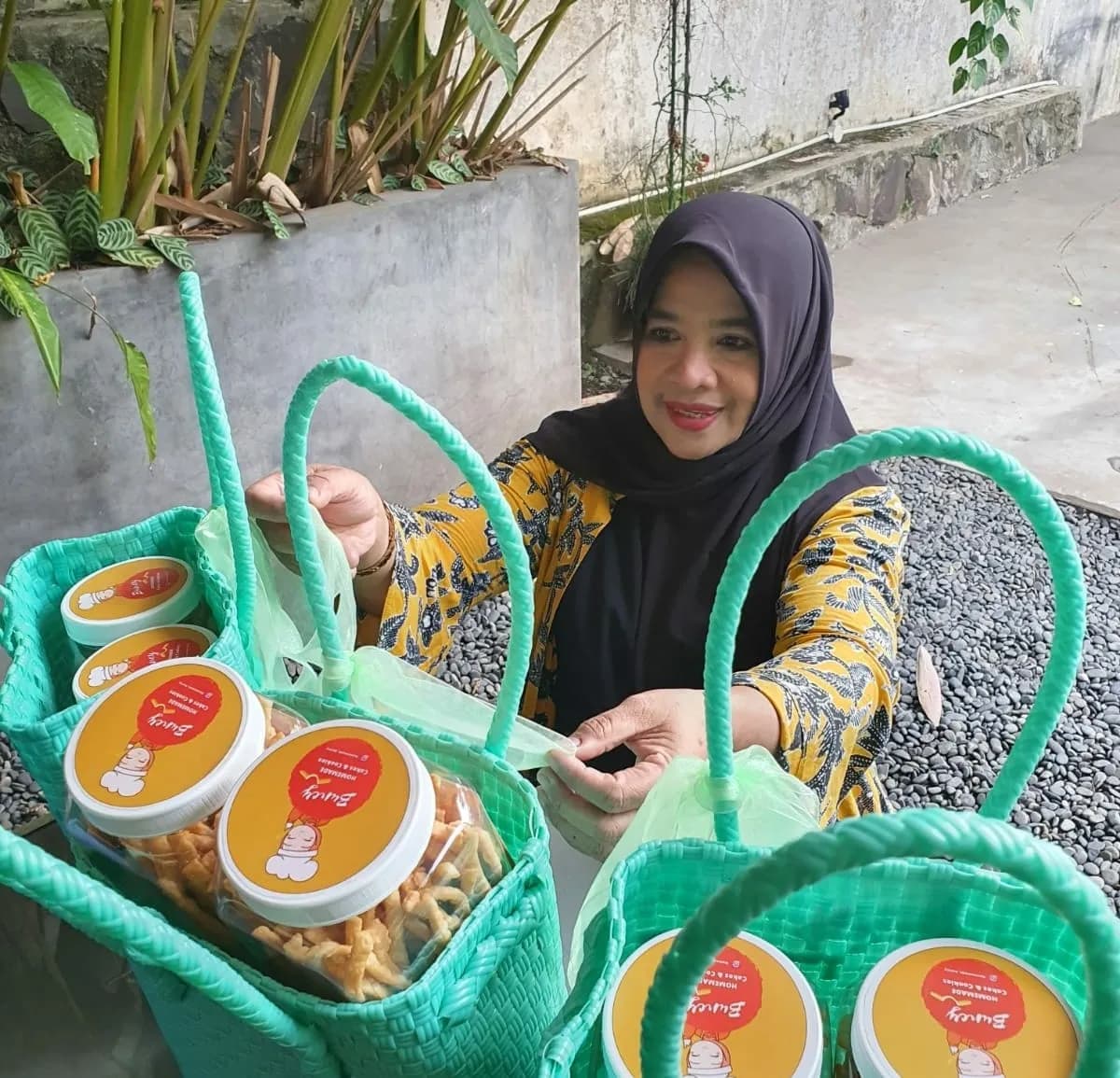Kisah UMKM di Cimahi, Omzet Meningkat Berkat Pelatihan Sertifikasi Halal BRI Peduli