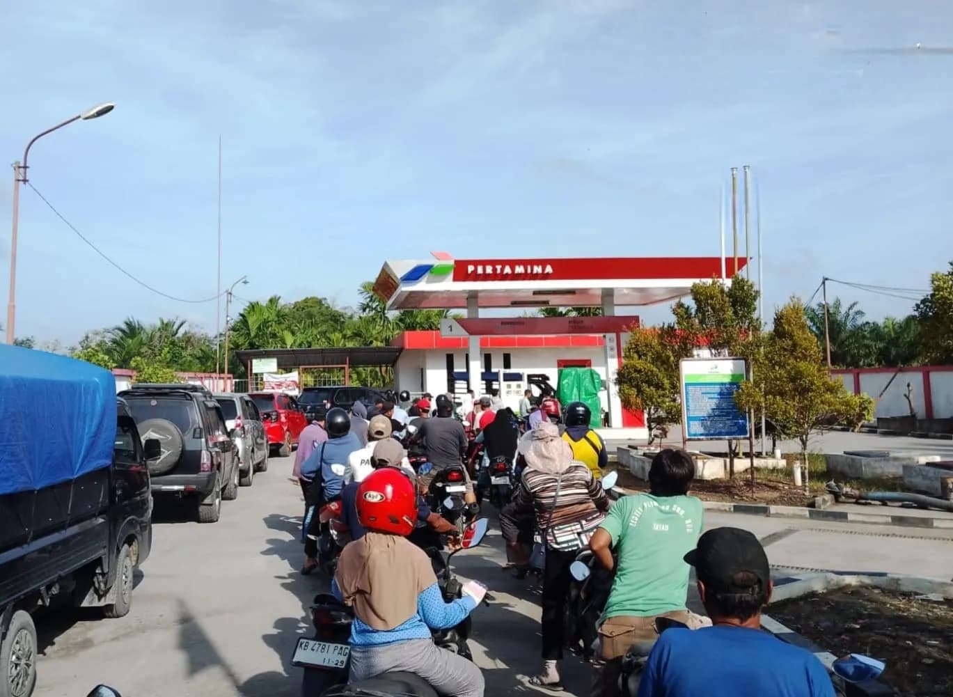 Antrean BBM Kembali Lumpuhkan Aktivitas Warga Kobar, Pertamina Turunkan Tim Cek SPBU