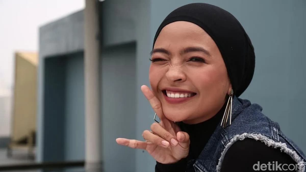 Tantri Kotak Trauma Usai Dipeluk Penonton Mabuk di Atas Panggung