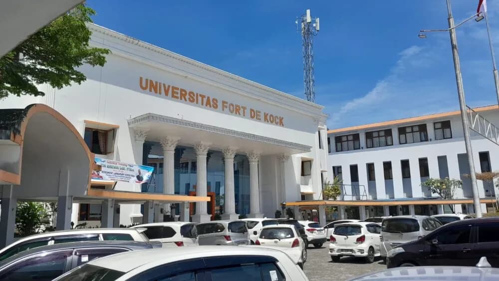Pegawai Kampus Fort De Cock Bukittinggi Dipukul Dan Diseret Oknum Satpol PP
