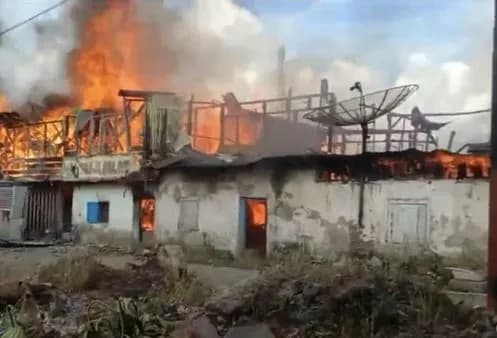Belasan Toko Pasar Kayu Tanam Ludes Dilalap Api, Kerugian Ditaksir Rp2,5 Miliar