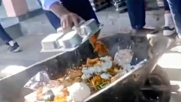 Viral Siswa Buang Nasi MBG di Bondowoso, Sekolah Tegaskan yang Dibuang Hanya Sisa