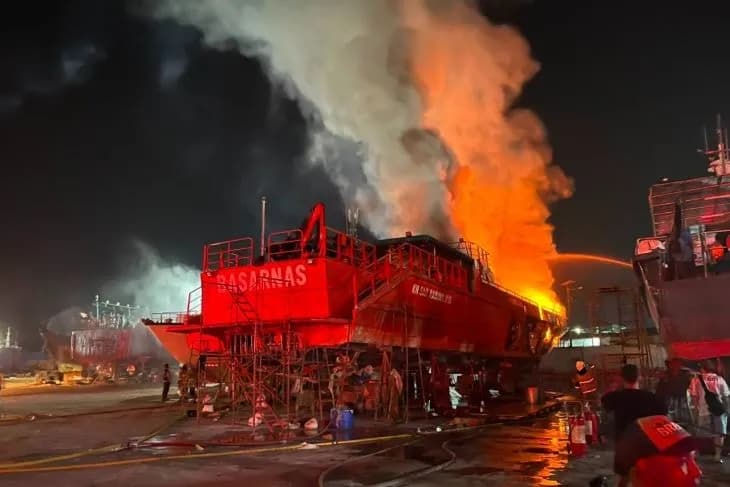 KN SAR Ramawijaya Terbakar Saat Docking di Muara Baru, Basarnas Pastikan Tak Ada Korban
