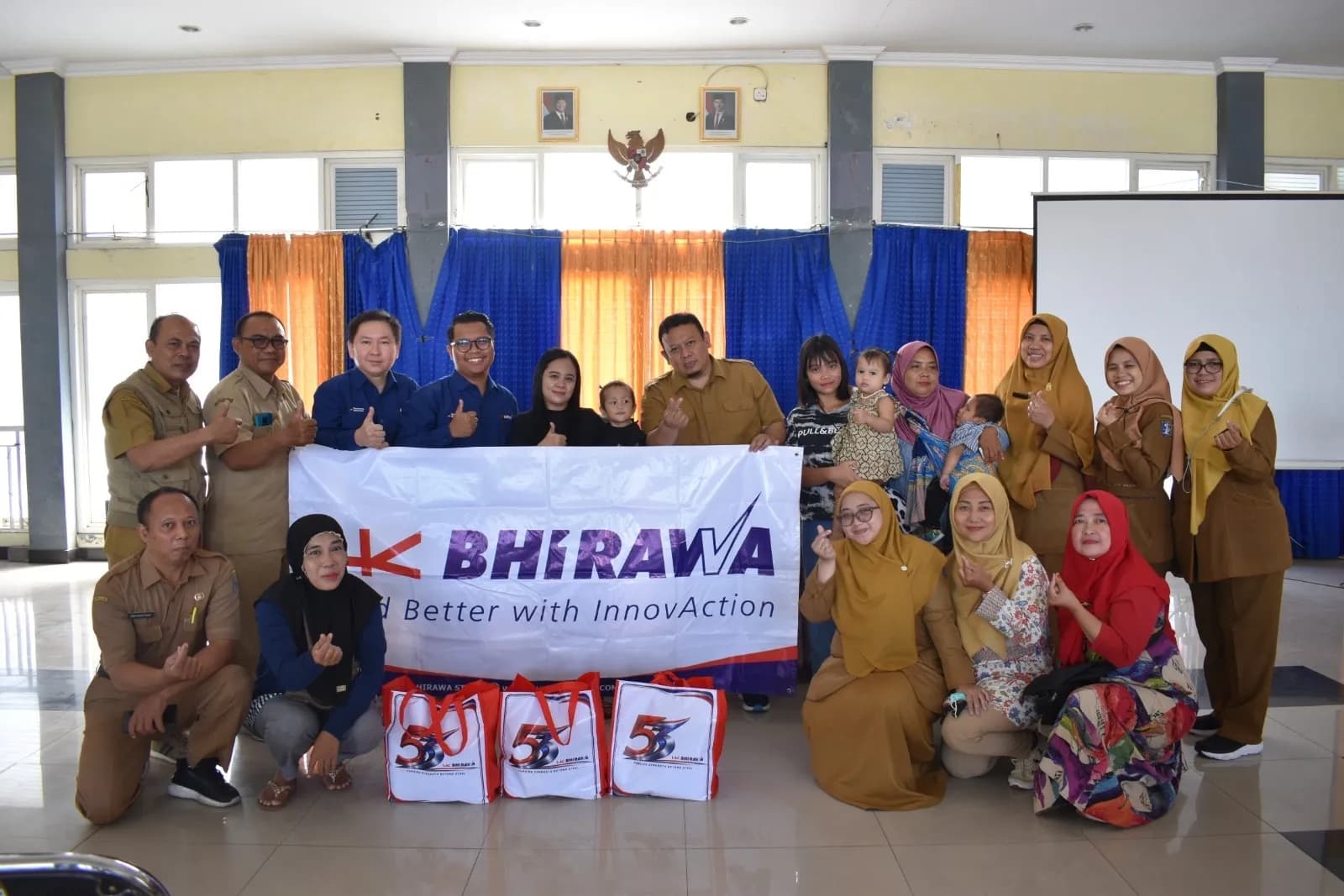 Hari Anak Nasional, HK Bhirawa Salurkan Bantuan Gizi bagi Anak Berisiko Stunting di Surabaya