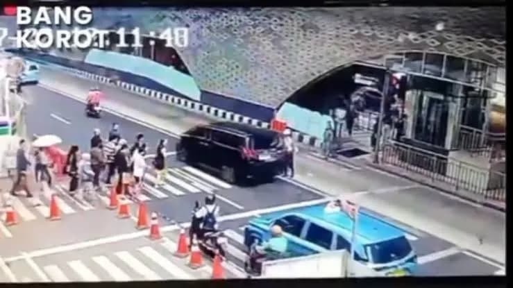 Sopir Alphard Terobos Lampu Merah di Bundaran HI, Cekcok dengan Sekuriti