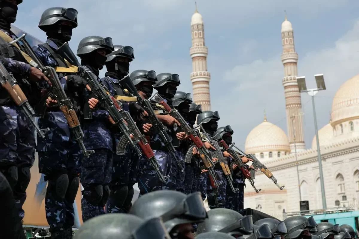 Saudi Gempur Fasilitas Militer Houthi di Yaman, Klaim Hancurkan Ancaman bagi Kapal Dagang