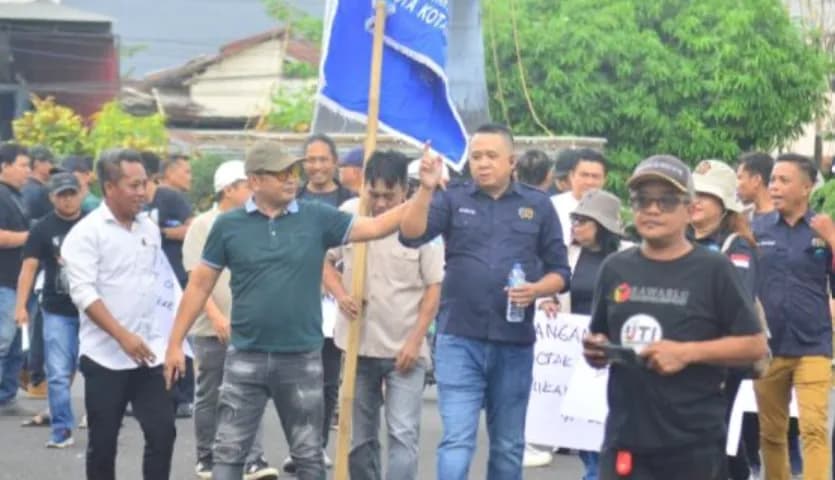 PWI Kotamobagu Turun ke Jalan, Desak Polisi Proses Hotman Paris