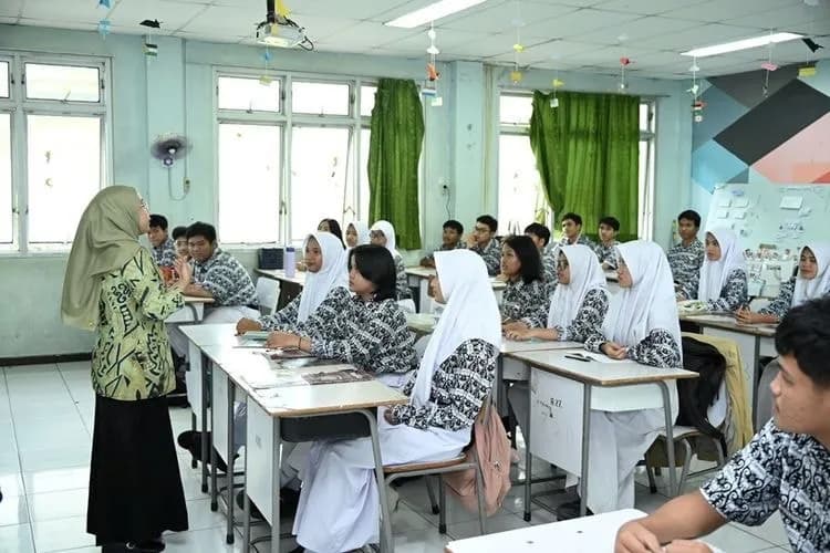 Kemendikdasmen Minta LPTK Jadi Pusat Peningkatan Guru, Kebutuhan Guru Diprediksi 900 Ribu