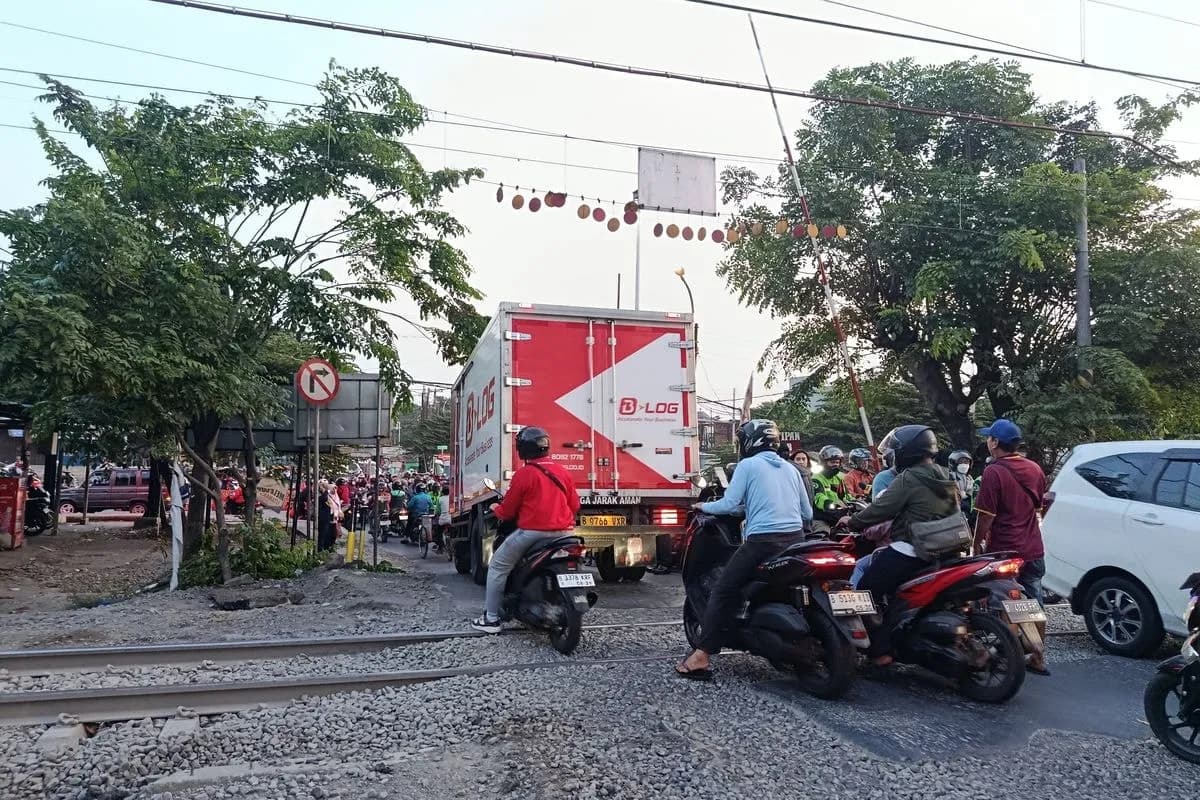Tragis! Pelintasan Tanpa Penjaga di Bulak Kapal Kembali Makan Korban, Sopir Triton Tewas Ditabrak