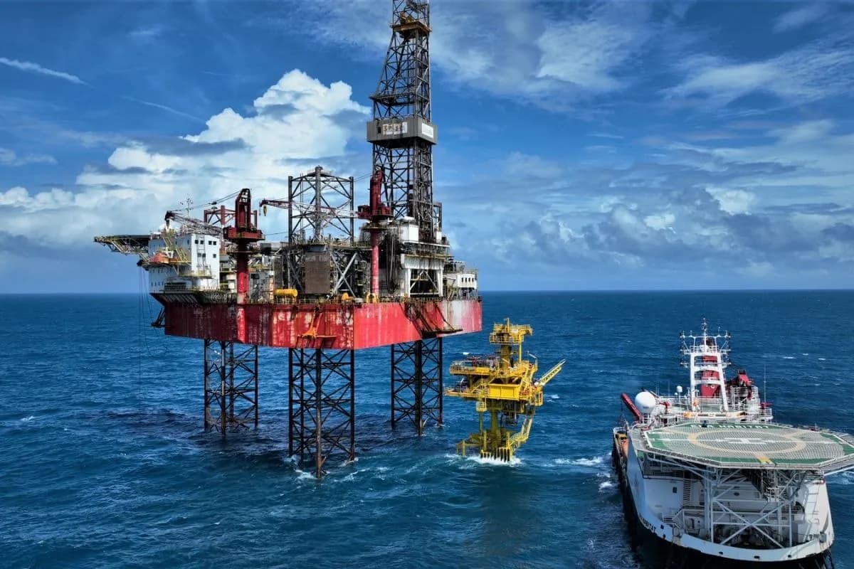 Harga Minyak Dunia Anjlok Lebih 10%, Saham Migas RI Kompak Melemah