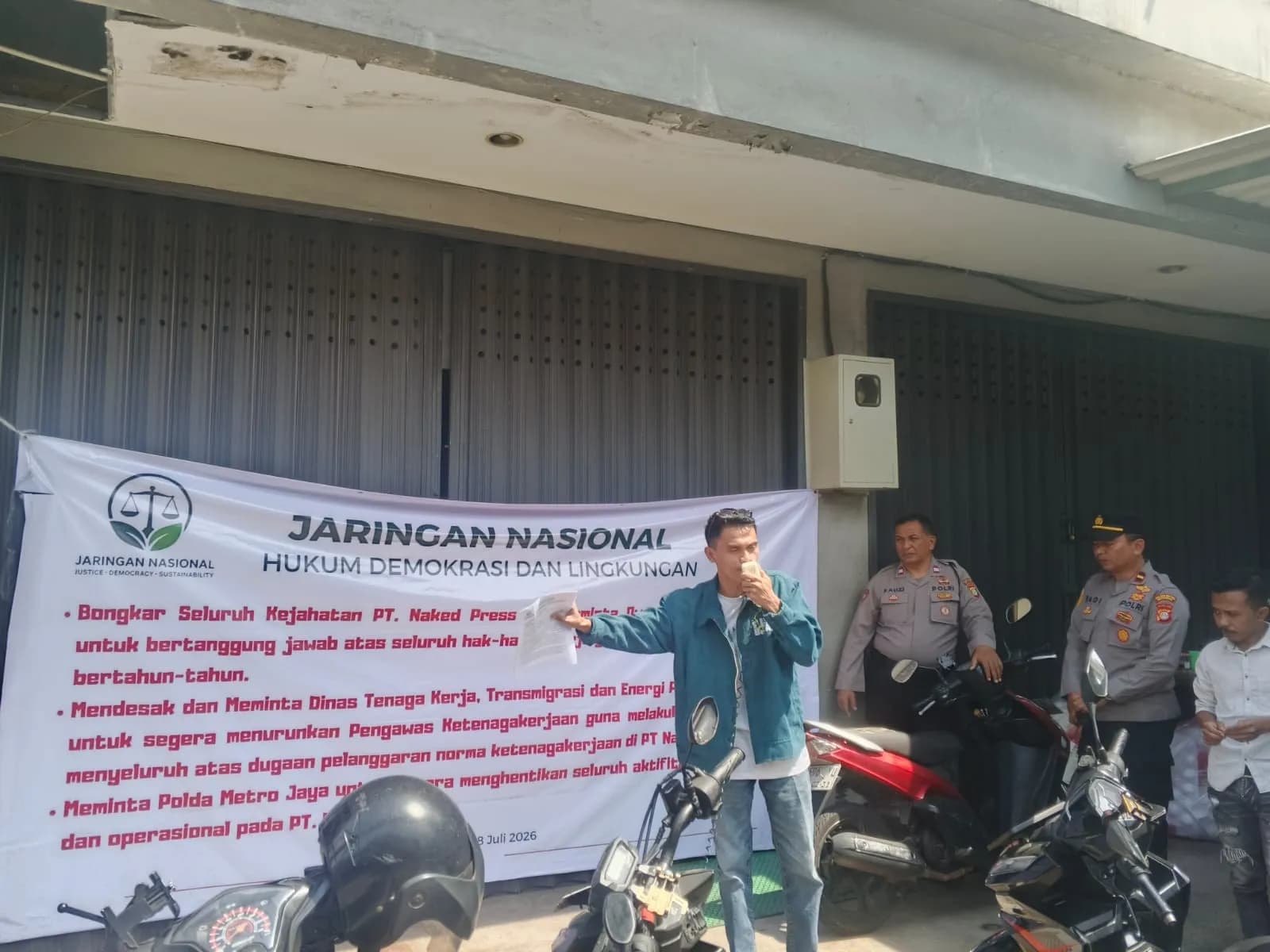 Bungkam Saat Didemo, PT Naked Press Dinilai Menghindari Tanggung Jawab