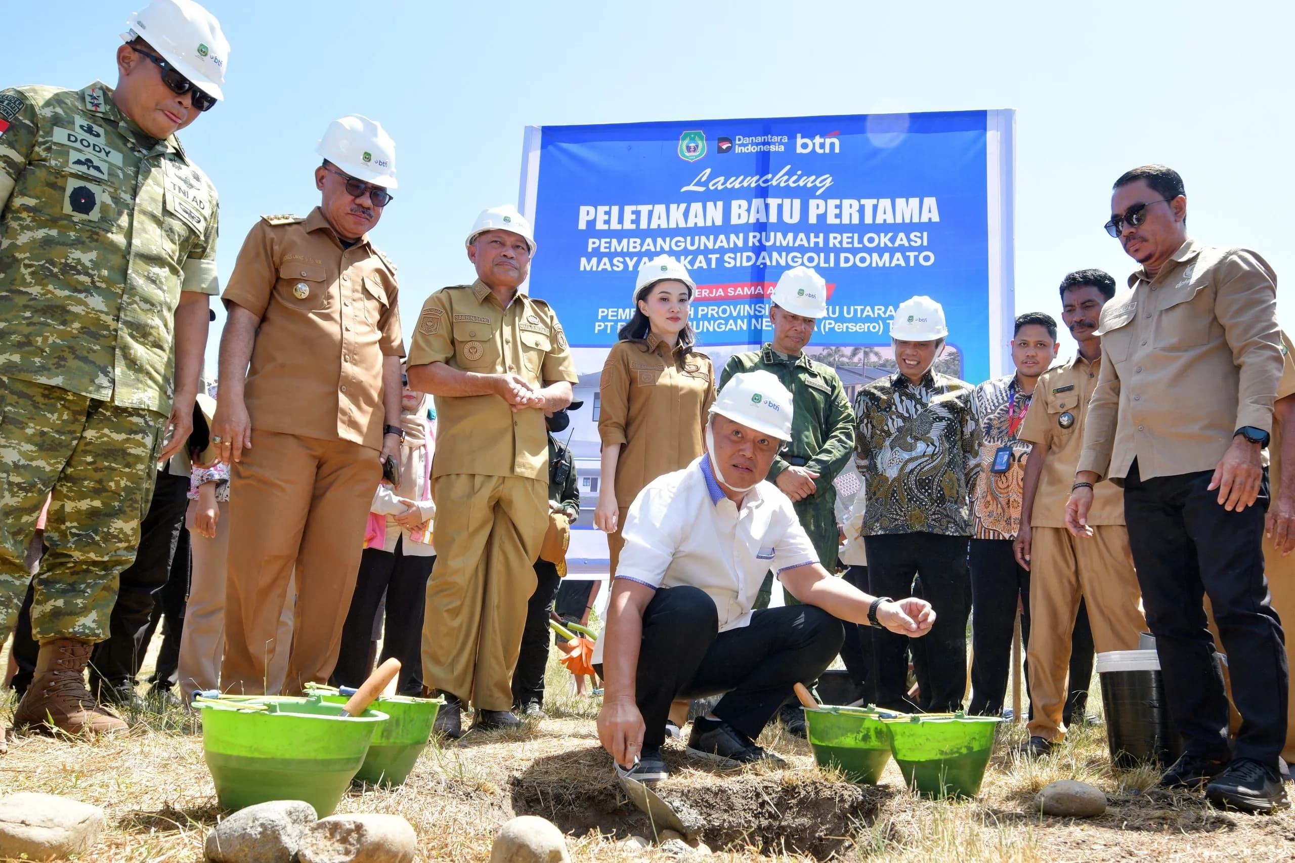 Peletakan batu pertama pembangunan rumah layak huni di Sidangoli, Kabupaten Halmahera Barat