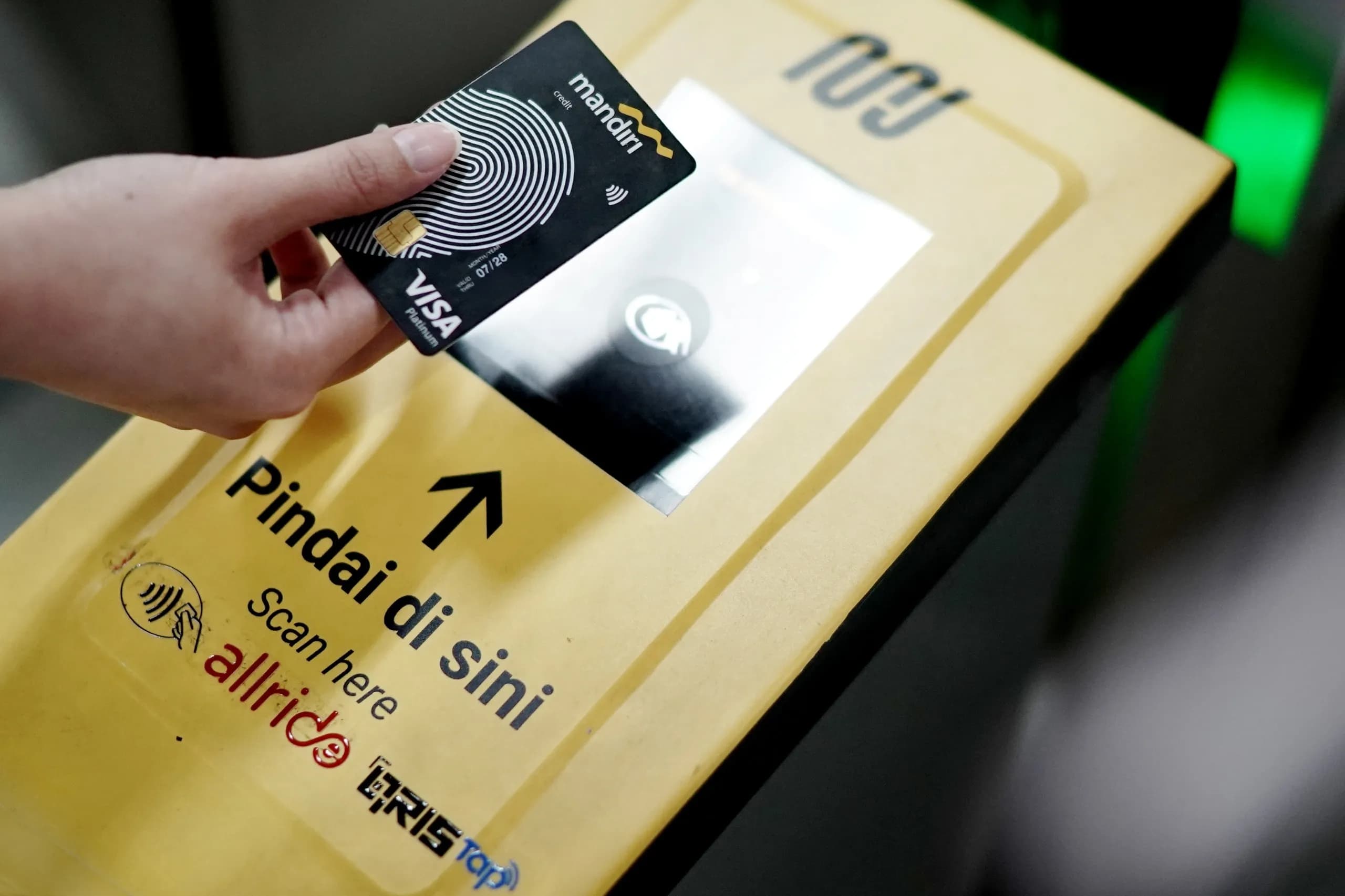 Bank Mandiri Permudah Naik MRT Jakarta lewat Pembayaran Kartu Kredit Nirsentuh Global