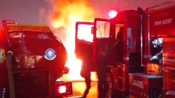 Mobil Angkut BBM Terbakar di Bandar Lampung, Sopir Melarikan Diri Saat Api Melalap Kendaraan