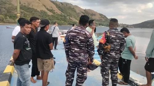 TNI AL Gagalkan Kapal Wisata Ilegal ke TN Komodo, Turis Asing Diminta Urus Izin Berlayar