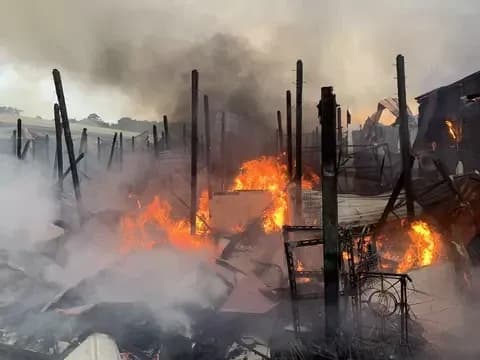 Pasar Sepinggan Balikpapan Dilalap Api, Puluhan Kios Hangus Diduga Akibat Korsleting Listrik