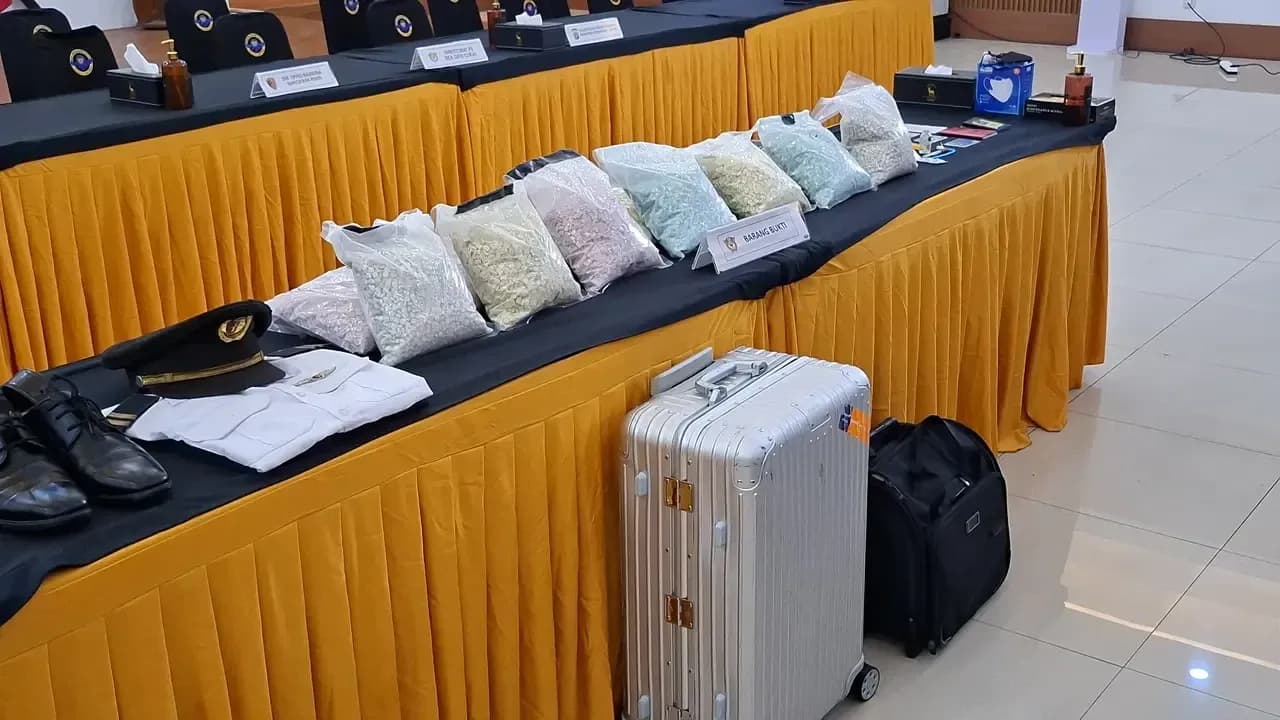 Pilot Malaysia Nekat Selundupkan 70 Ribu Pil Ekstasi Lewat Jalur Kru Pesawat Terbongkar