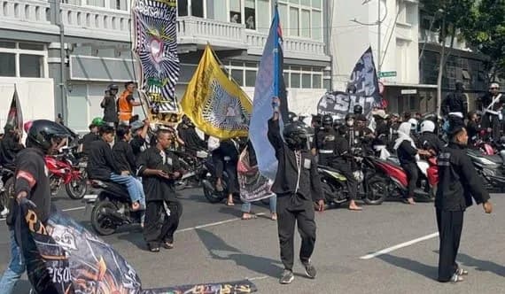 Anggota PSHT Kepung Polrestabes Surabaya, Desak Polisi Sikat Premanisme Berkedok Debt Collector