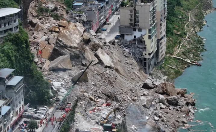 Longsor Maut di Chongqing China Tewaskan 51 Orang