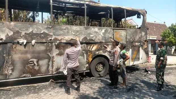Bus Gunung Harta Ludes Terbakar di Tol Ngawi-Kertosono, 33 Penumpang Selamat