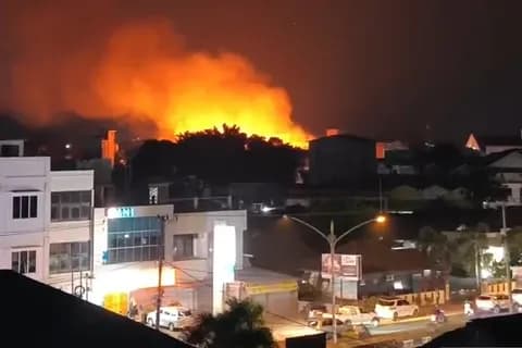 Kebakaran Hebat Landa Pasar Besar Palangka Raya, Enam Bangunan Ludes Dilalap Api