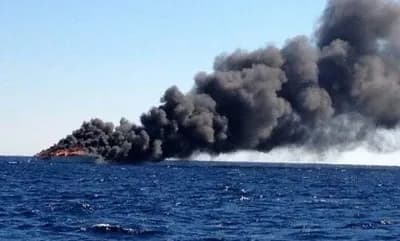 Kapal Mutiara Sentosa 2 Terbakar di Laut Sumenep, 250 Penumpang Dievakuasi, Puluhan Sempat Terjebak