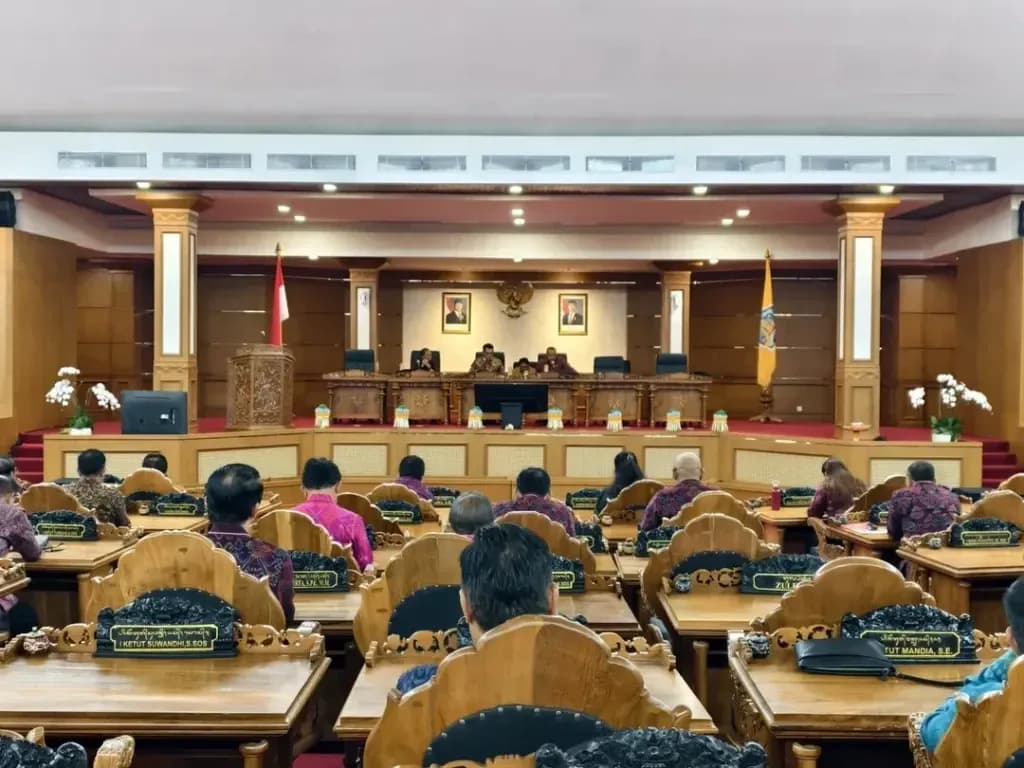 Raperda Angkutan Pariwisata Ditolak Pusat, DPRD Bali Panggil Kemenhub dan Kemendagri