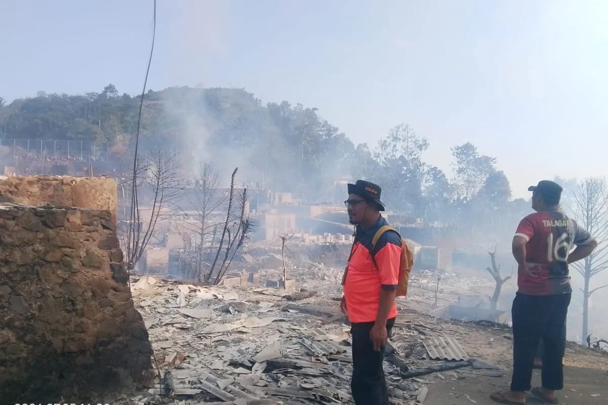 Baznas Salurkan Bantuan Darurat untuk Korban Kebakaran Kasepuhan Adat Ciptamulya, 420 Warga Terdampak