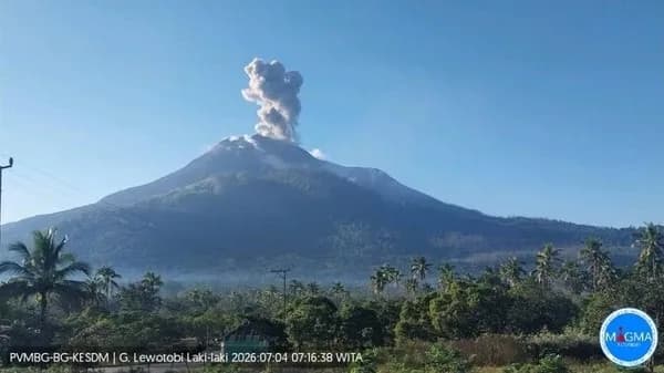 Gunung Lewotobi Laki-laki Kembali Erupsi Dua Kali, Abu Vulkanik Membumbung hingga 800 Meter
