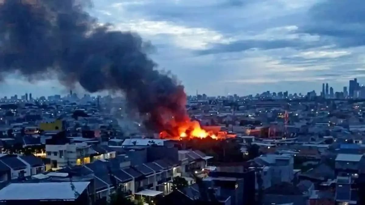 Kebakaran Gedung PIK 2, Tiga WN China Terjebak Asap Berhasil Diselamatkan